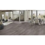 ⁦Krono Original HDF 4284 Cinder Oak⁩ - الصورة ⁦4⁩